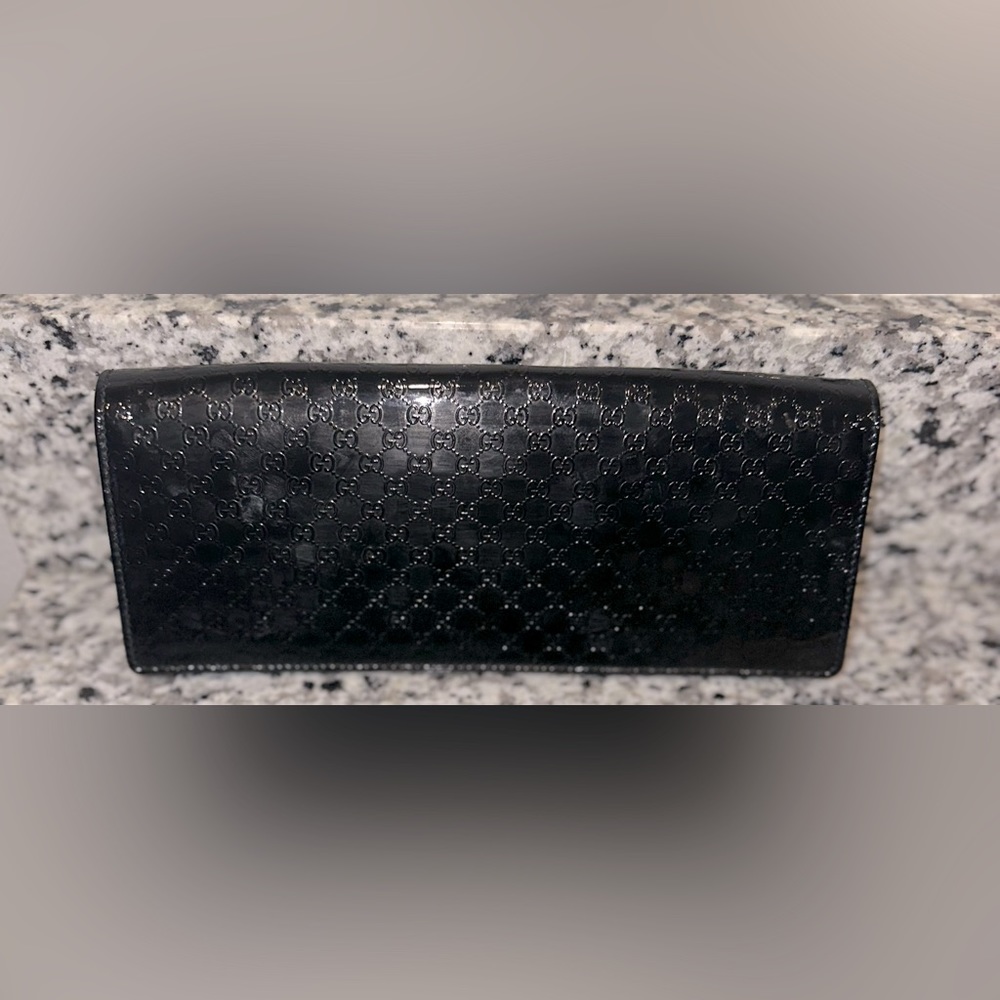 Gucci Patent Microguccissima Small Broadway Clutch in Black